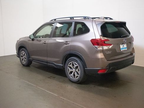 Used 2023 Subaru Forester Premium AWD/4WD image 6