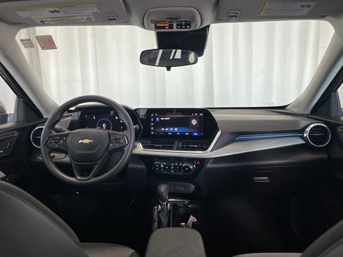 Used 2024 Chevrolet Trax LT FWD image 9