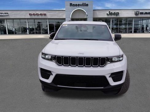 New 2025 Jeep Grand Cherokee Laredo X image 8