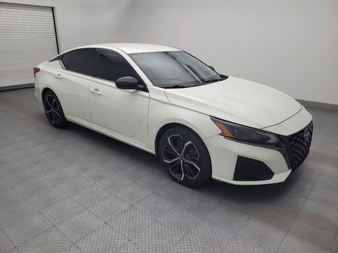 Used 2023 Nissan Altima 2.5 SR FWD image 11