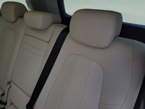 Used 2022 Mercedes-Benz GLB 250 4MATIC image 9