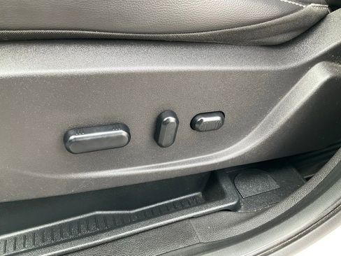 Used 2019 Ford Escape SEL image 16