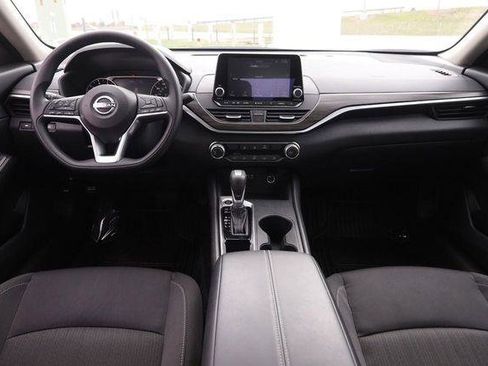 Used 2025 Nissan Altima 2.5 SV FWD image 19