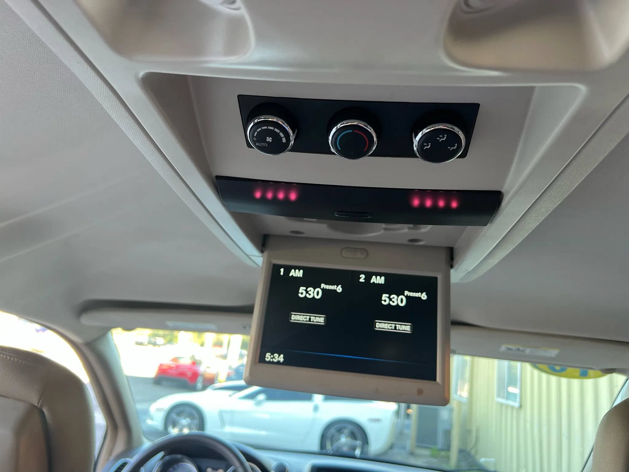 Used 2016 Chrysler Town & Country Touring FWD image 14