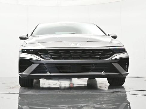 Used 2025 Hyundai Elantra Limited FWD image 40