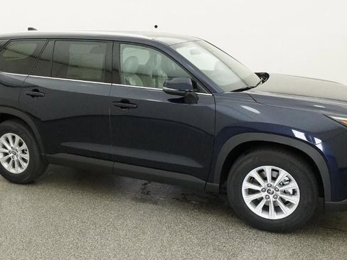 New 2026 Toyota Grand Highlander XLE FWD image 12