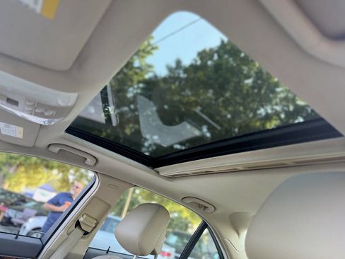 Used 2012 Mercedes-Benz C 250 Sedan image 17