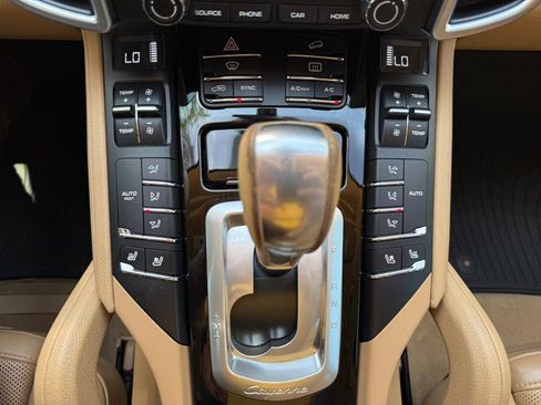 Used 2017 Porsche Cayenne Platinum Edition AWD/4WD image 24