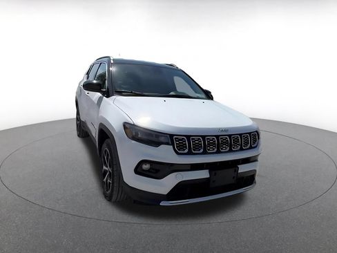 Used 2025 Jeep Compass Limited AWD/4WD image 3