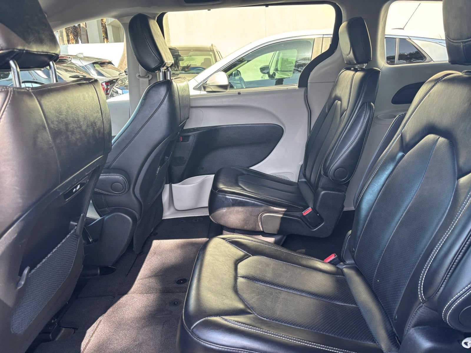 Used 2024 Chrysler Pacifica Touring-L FWD image 27