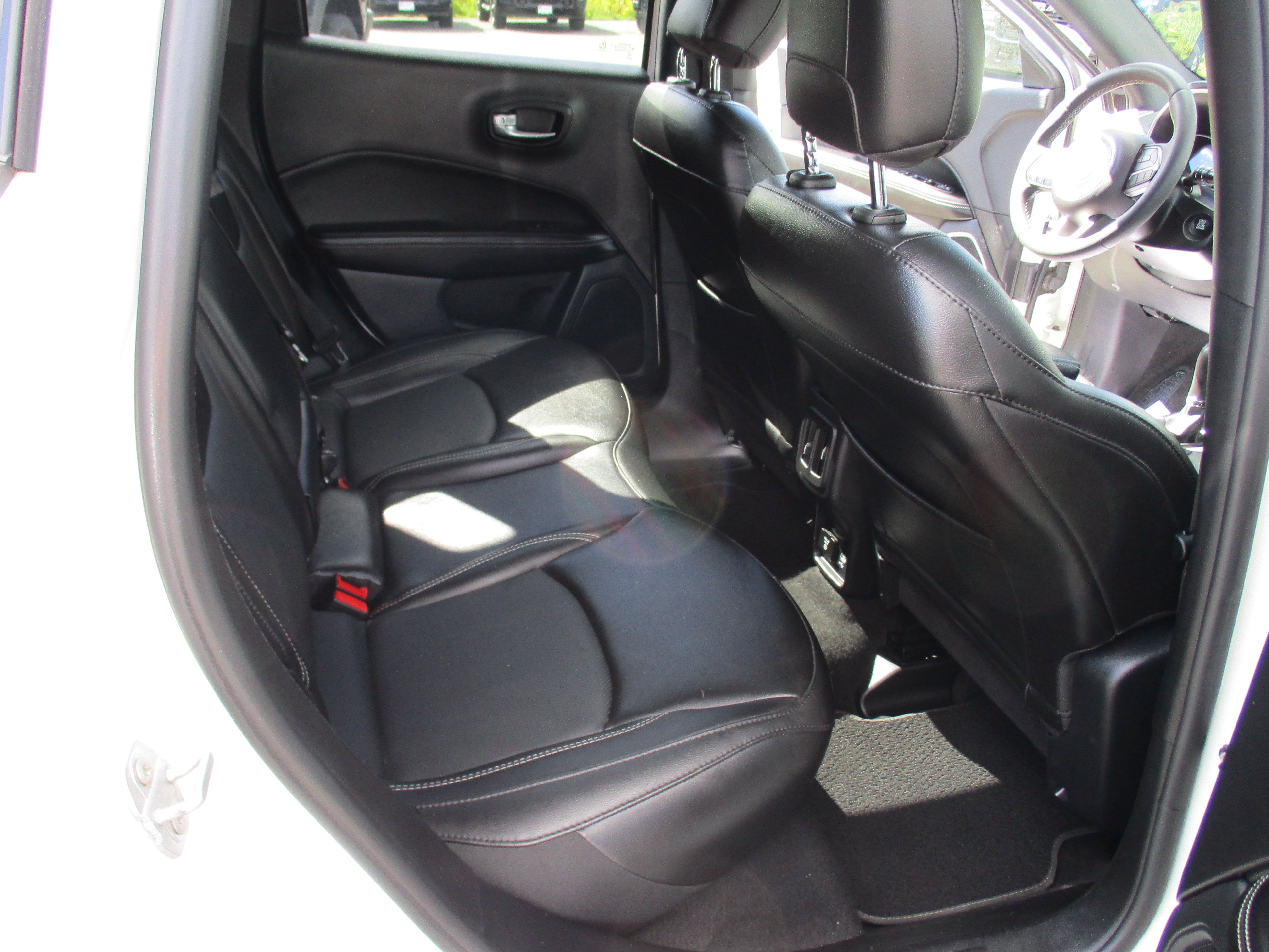 Used 2021 Jeep Compass Latitude AWD/4WD image 13