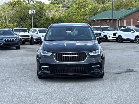 Used 2024 Chrysler Pacifica Limited FWD image 2