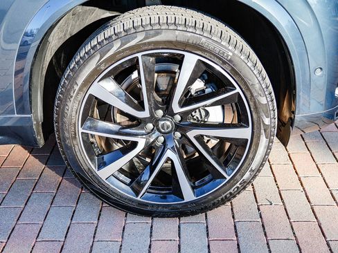 Used 2024 Volvo XC90 B5 Plus w/ Protection Package Premier image 11