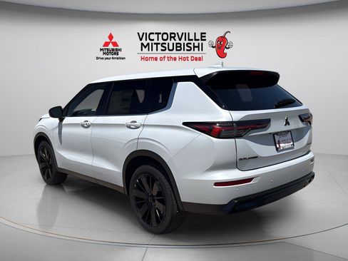 New 2026 Mitsubishi Outlander LE FWD image 5