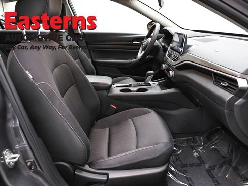 Used 2025 Nissan Altima 2.5 SV FWD image 24