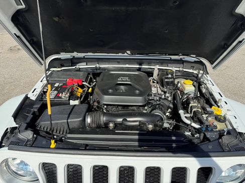 Used 2021 Jeep Wrangler Unlimited Sahara AWD/4WD image 32