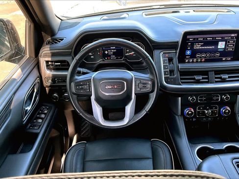 Used 2021 GMC Yukon SLT w/ SLT Premium Package image 5