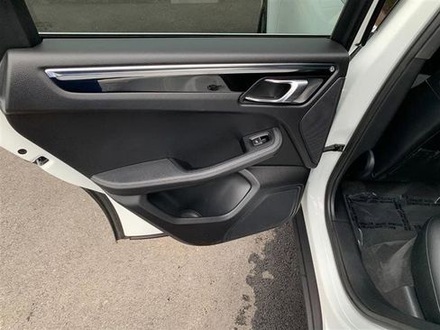 Used 2016 Porsche Macan S image 39