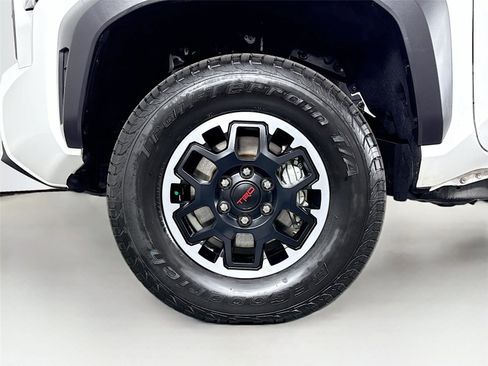 Certified 2025 Toyota Tacoma TRD Off-Road image 40