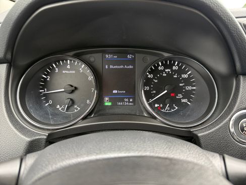 Used 2019 Nissan Rogue SV w/ Premium Package AWD/4WD image 11