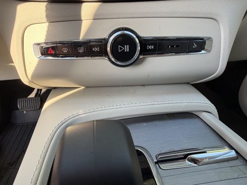 Used 2024 Volvo XC90 B5 Core w/ Climate Package AWD/4WD image 25