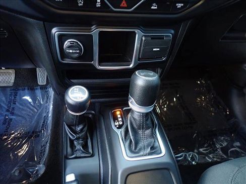 Used 2022 Jeep Wrangler Unlimited Sport image 19