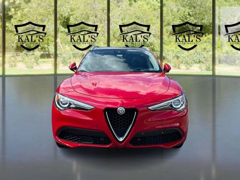Used 2018 Alfa Romeo Stelvio AWD image 2