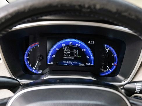 Used 2020 Toyota Corolla XLE image 19