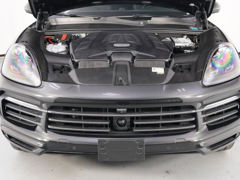 Used 2023 Porsche Cayenne S Platinum AWD/4WD image 8