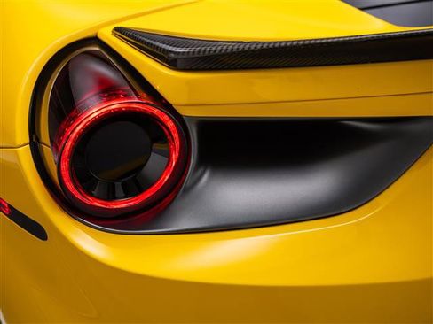Used 2018 Ferrari 488 GTB RWD image 35