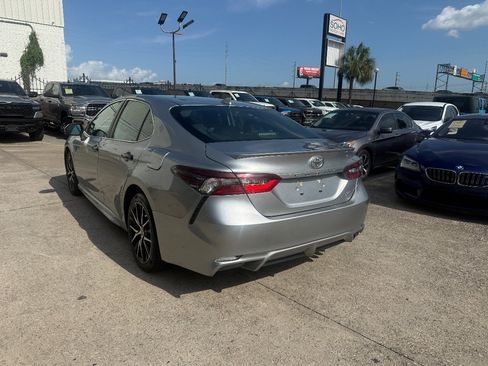 Used 2022 Toyota Camry SE FWD image 6