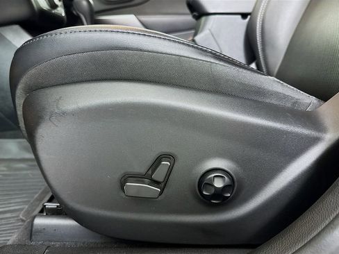 Used 2021 Jeep Cherokee Latitude Lux w/ Comfort/Convenience Group image 18