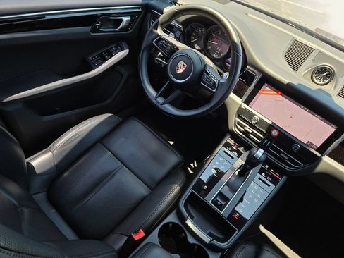 Used 2024 Porsche Macan AWD/4WD image 21