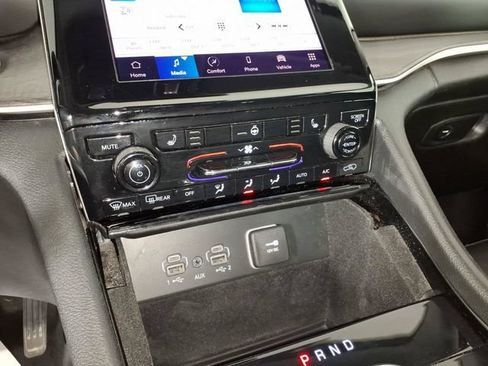 Used 2021 Jeep Grand Cherokee L Limited AWD/4WD image 23