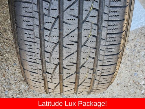 Used 2021 Jeep Cherokee Latitude Lux w/ Comfort/Convenience Group AWD/4WD image 21