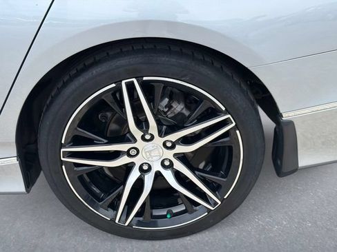 Used 2021 Honda Accord Touring image 10