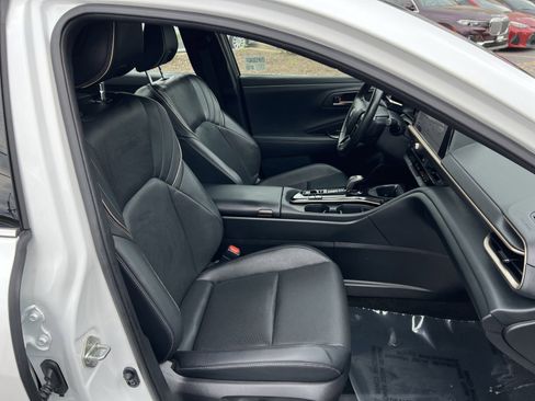 Used 2025 Toyota Crown AWD/4WD image 25