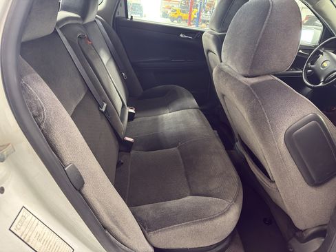 Used 2014 Chevrolet Impala LT w/ LT Sunroof Package FWD image 10