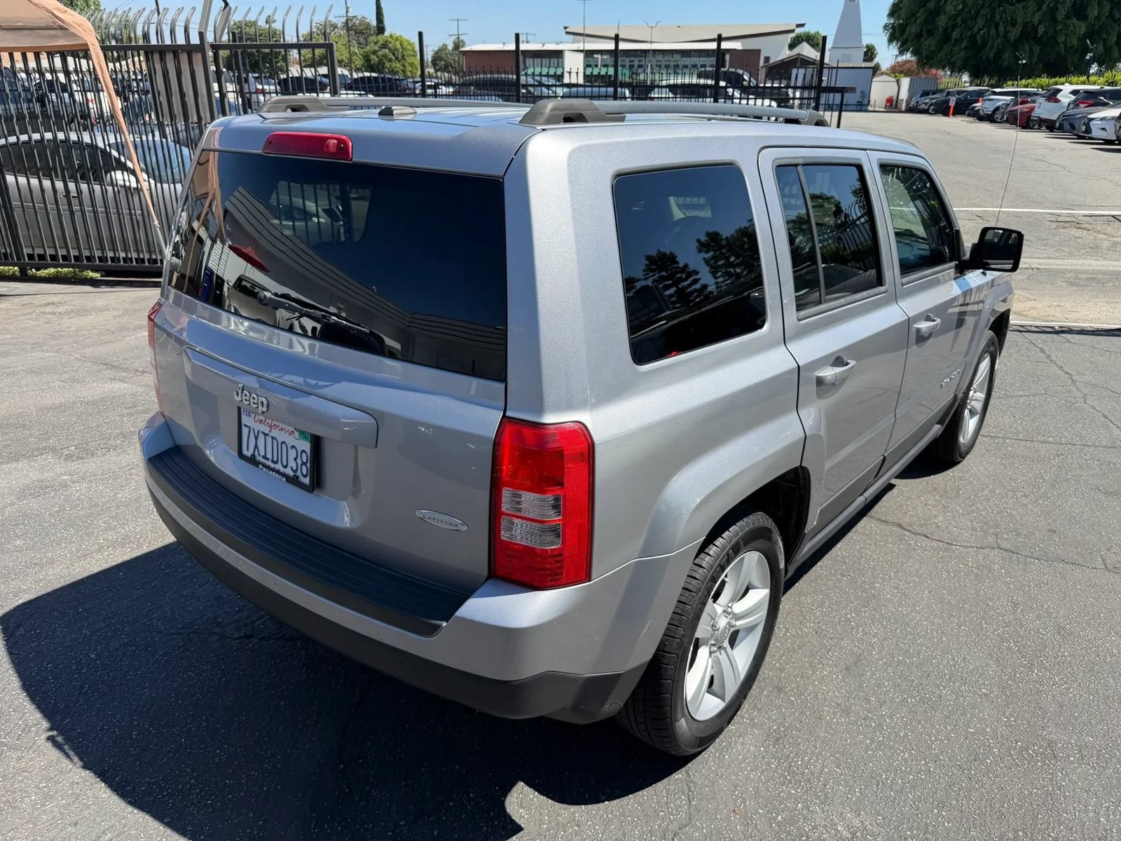 Used 2016 Jeep Patriot Latitude FWD image 14