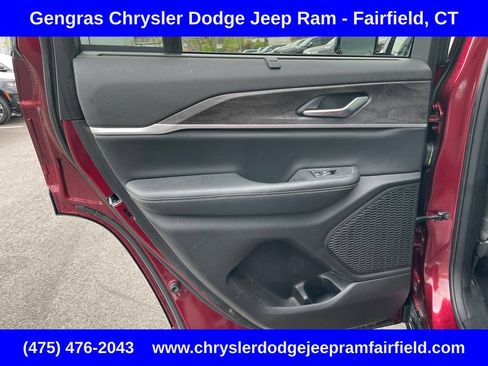 Certified 2023 Jeep Grand Cherokee Limited w/ Luxury Tech Group II AWD/4WD image 31