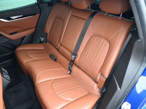 Used 2020 Maserati Levante image 42