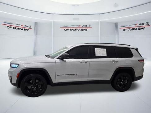 Used 2023 Jeep Grand Cherokee L Laredo AWD/4WD image 3