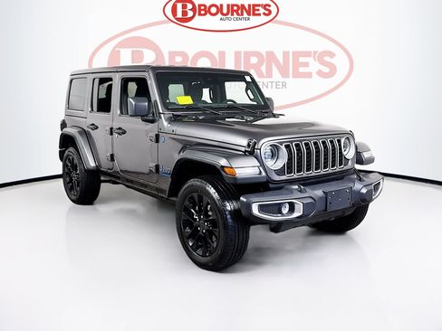 Used 2025 Jeep Wrangler Unlimited Sahara w/ Safety Group image 1