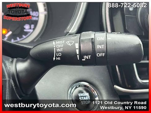 Used 2023 Toyota Highlander XLE image 28