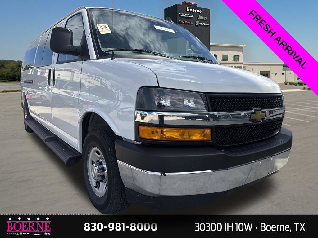 Used 2025 Chevrolet Express 3500 LT w/ LT Preferred Equipment Group RWD image 7