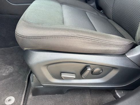 Used 2023 Ford Explorer XLT AWD/4WD image 19