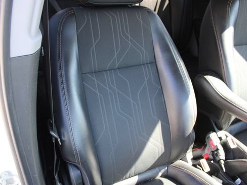 Used 2019 Chevrolet Trax LT w/ LT Convenience Package FWD image 13