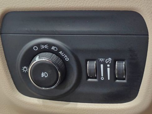 Used 2023 Jeep Grand Cherokee Limited AWD/4WD image 48