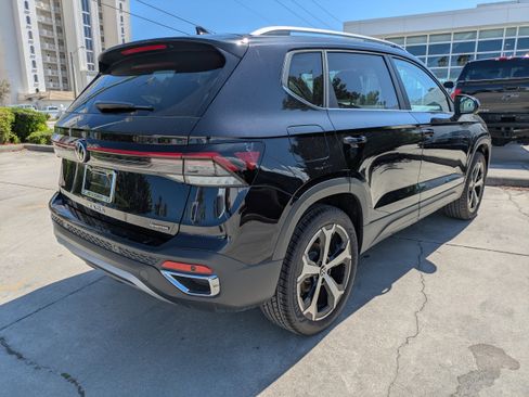 New 2026 Volkswagen Taos SEL image 4