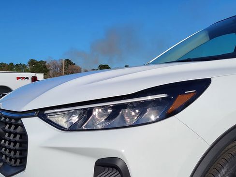 New 2026 Ford Escape Active image 9